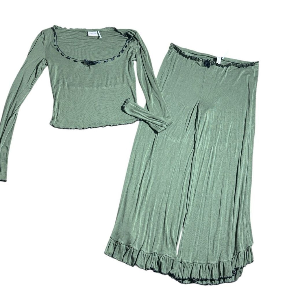 Out from under women’s large pajama set‎ crop milkmaid ruffle wide leg set